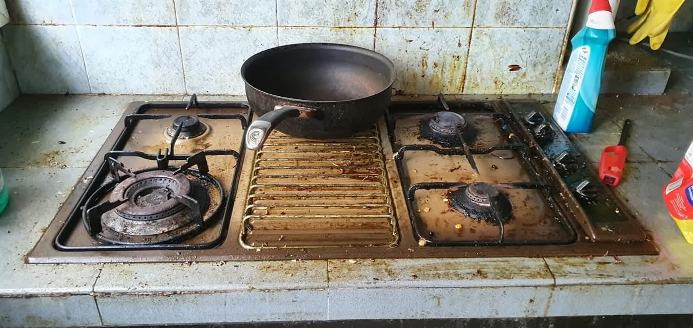 Grease and grime buildup on stove before cleaning
